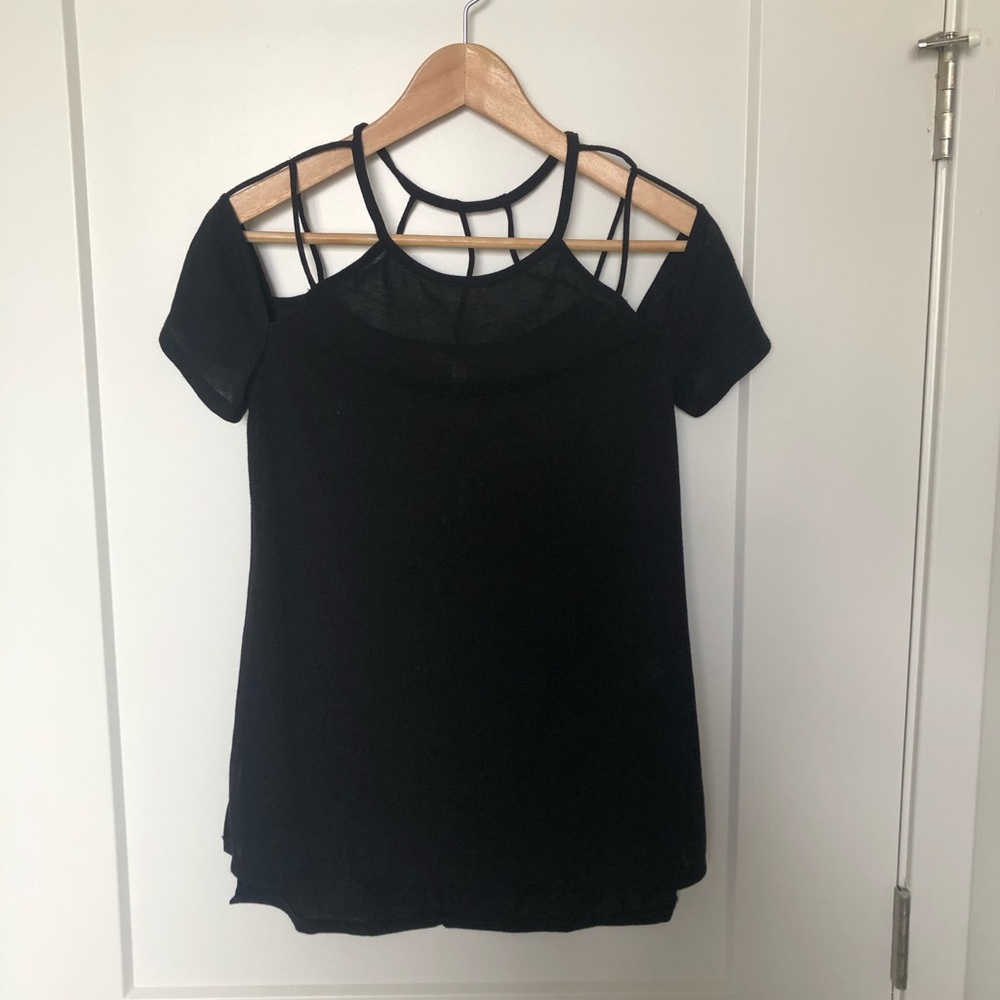 Black Criss Cross Short Sleeve Express Top